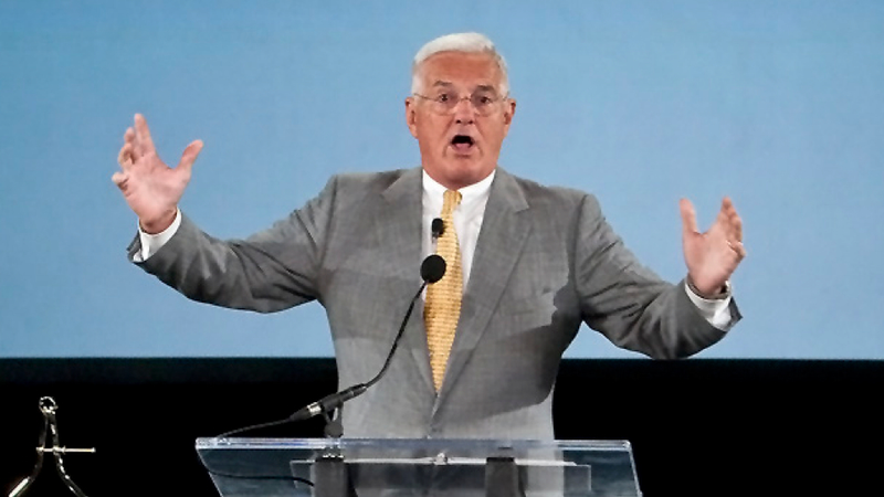 Illustration for article titled Don't Show Bob Lutz Your Girlfriend's Front Fascia, Chinese Auto Sales, And A Jaguar Mini-Fighter